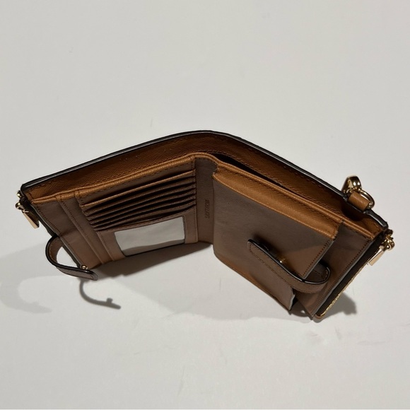 NWOT Michael Kors Women's Jet Set Travel Signature Logo Smartphone Wallet Brown - Picture 3 of 4